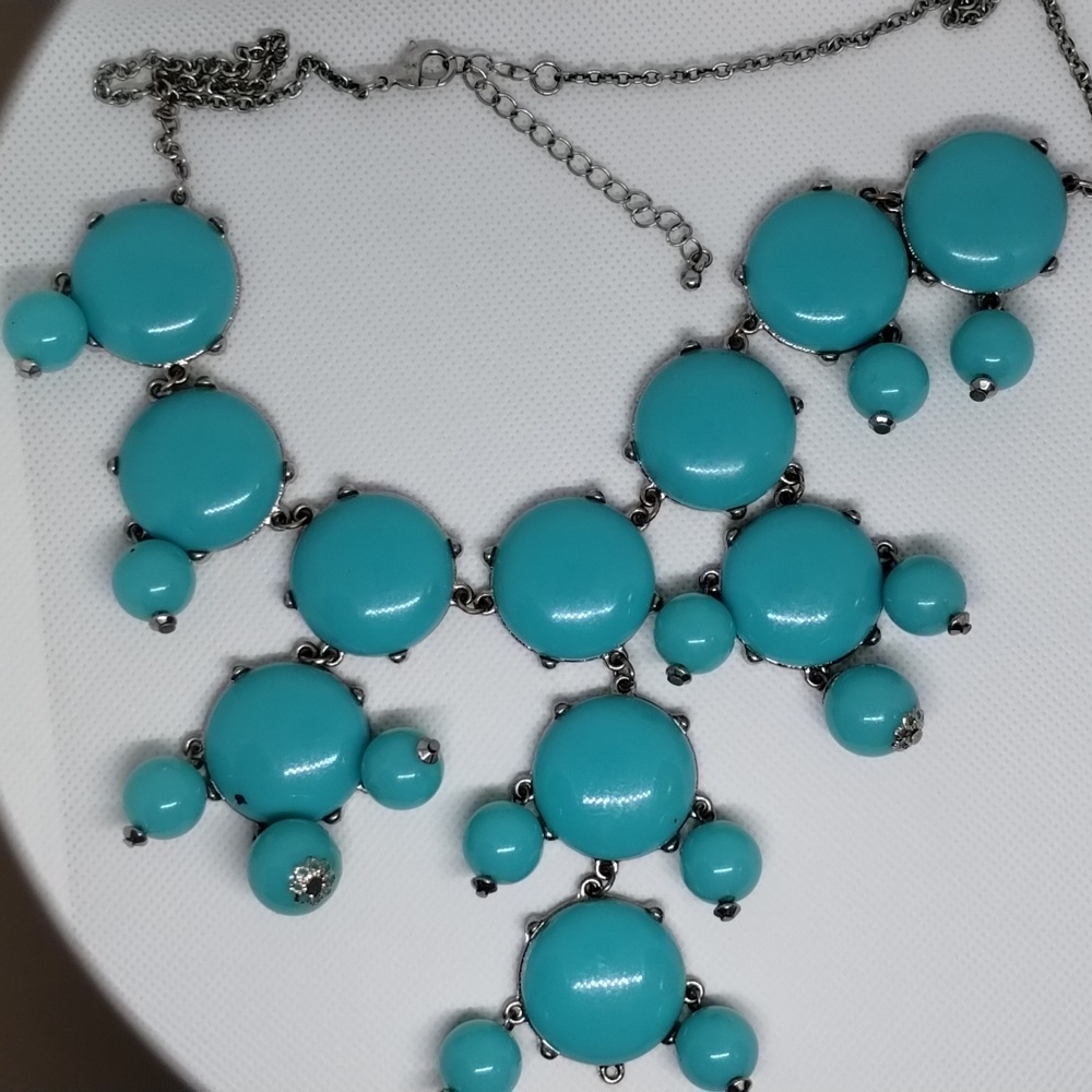 Teal blue accent necklace